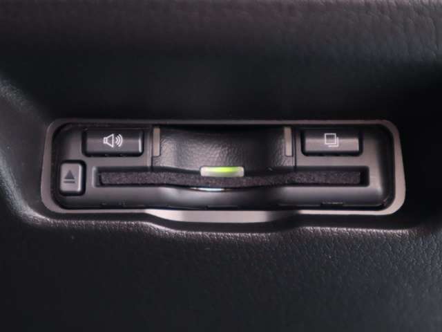 ETCももちろん搭載。いちいち料金所で停車する必要なんて当然ないです。スムーズにストレスなくドライブをお楽しみください。（※支払総額にセットアップ費用は含まれておりません。）