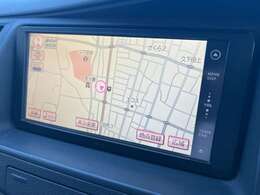 純正ナビが装備されております♪画面もクリアで運転中も確認しやすいです♪ワンセグTVとDVDの視聴もお楽しみ頂けます♪Bluetooth接続も可能ですのでスマホなどからお好きな音楽をたくさん聴いて頂けます♪