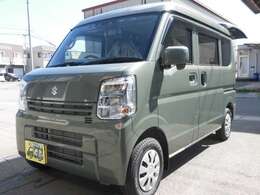 くつろぎスペースの横幅130Cm　運転席後ろからハッチまで170Cm、助手席を倒せば190Cm以上の方でもゆっくり足を延ばして就寝可能が魅力です