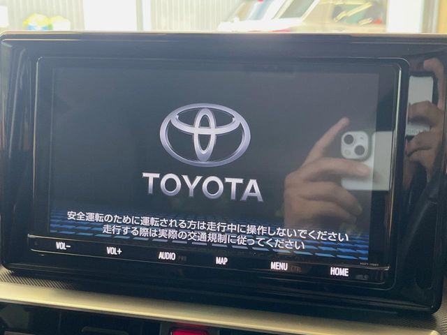 【大画面ナビ】人気の大型9インチナビを装備。存在感のある大画面はインパクト大！ナビ利用時のマップ表示は見やすく、テレビやDVDは臨場感がアップ！いつものドライブがグッと楽しくなります♪