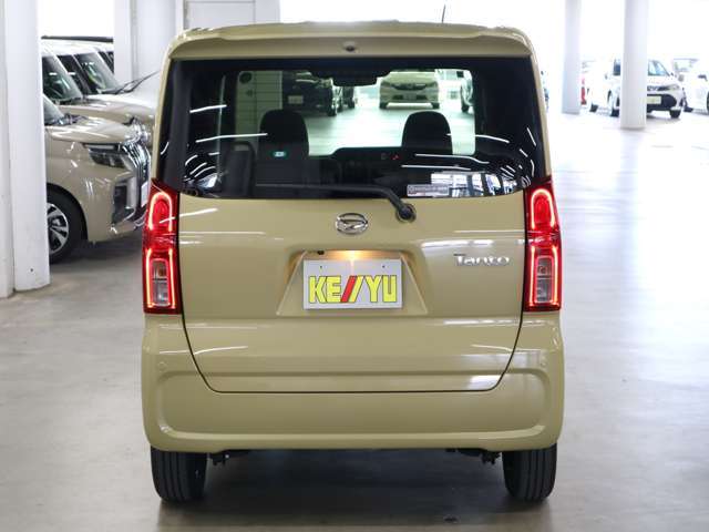 業者によるルームクリーニング実施☆室内の細かい所からエンジンルームまでキレイになった状態でお渡し致します♪