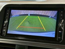 【カラーバックモニター】を装備しております。リアの映像がカラーで映し出されますので日々の駐車で安心安全です。