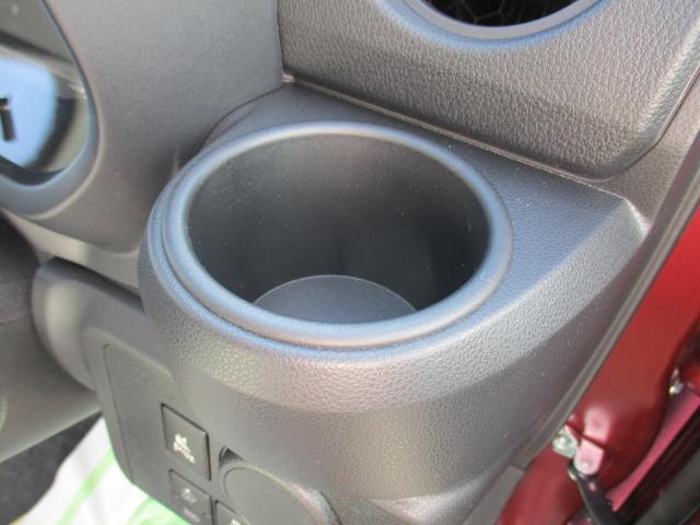 運転席ドリンクホルダー◎