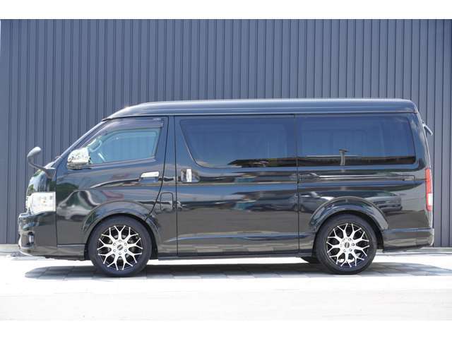 中古車購入時の保証プランも別途有料にて1年から3年までお選びいただけます。当店保証対応につきましては、走行距離無制限＋全国対応可能です。遠方の方にも安心してご購入頂いております。