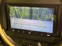 【バックカメラ】駐車時に後方がリアルタイム映像で確認できます。大型商業施設や立体駐車場での駐車時や、夜間のバック時に大活躍！運転スキルに関わらず、今や必須となった装備のひとつです！