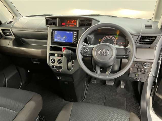 弊社の商品車両は横浜本牧にあります本部で隅々までチェックを行い、トヨタの厳しい商品基準をクリアした厳選した車両を展示しています。