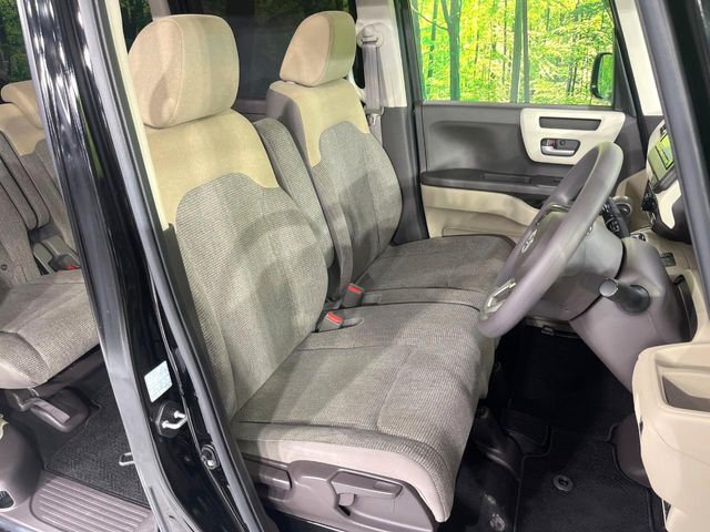 【シートヒーター】寒い日に重宝するシートヒーター！エアコンより早く温まってくれるので寒がりの人も安心ですね♪エアコンの温風は乾燥するから苦手、という方にもをおすすめです。