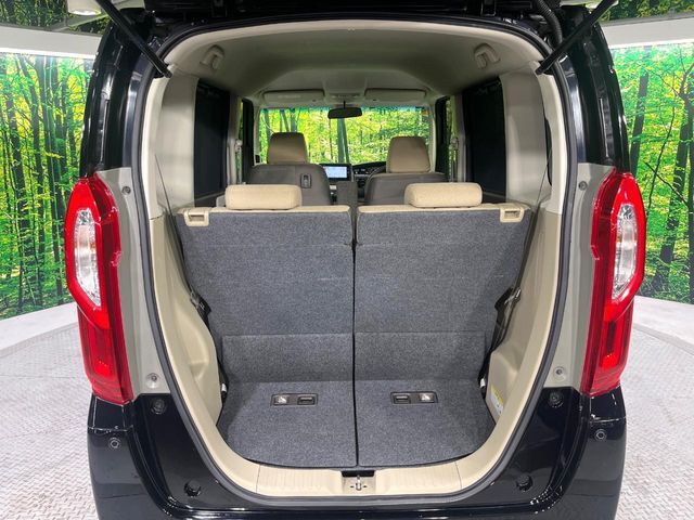 普段のお買い物や通勤、送迎等に十分な荷室スペースを確保しております。セカンドシートを倒すと、大きな荷物の積載も可能です♪