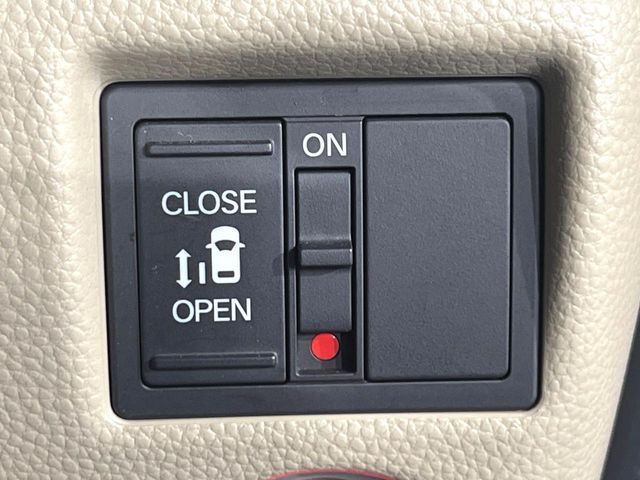 【パワースライドドア】スマートキーや運転席のスイッチでスライドドアの開閉が可能♪電動だから力を入れてドアを開ける必要が無く、小さいお子様でも、重い荷物を持っている時もラクに開け閉めできます♪