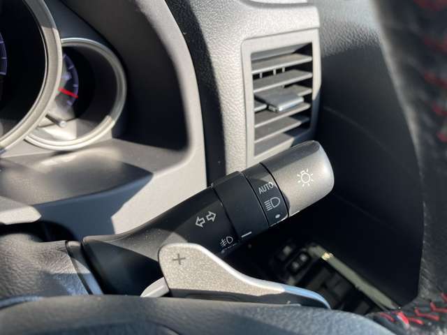 【運転席操作部】『運転席周辺の装備』の画像になります。快適なドライブを楽しむための機能が装備されています！運転席から触れるので使いやすいです！