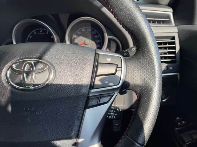 【レーントレーシングアシスト（LTA）】レーダークルーズコントロール使用時に、車線の中央を走るように支援したりお知らせしたりして、車線逸脱を防ぎます！機能には限界があるためご注意ください。