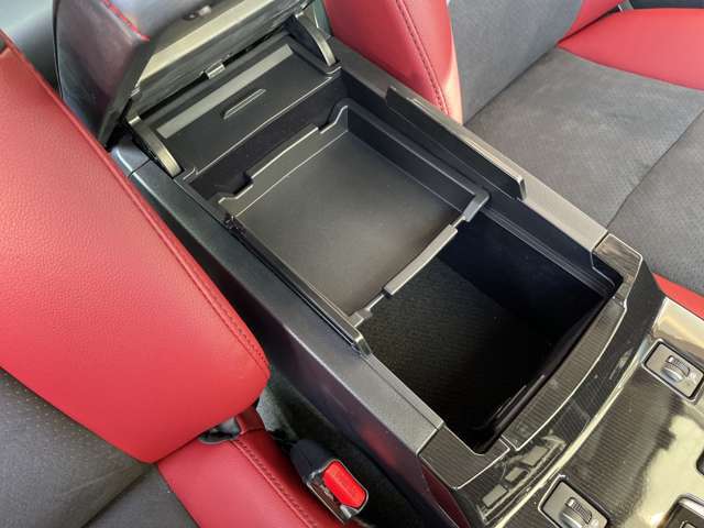 【運転席操作部】『運転席周辺の装備』の画像になります。快適なドライブを楽しむための機能が装備されています！運転席から触れるので使いやすいです！