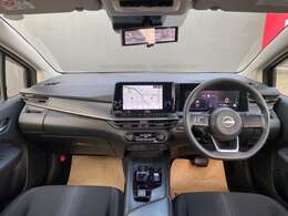 ☆使い勝手の良いインパネデザイン。手を伸ばせばそれぞれのスイッチ類にも届いて操作性もよいです☆