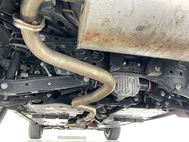 中古車だと気になる足廻り＆下廻り・・・ご覧の通り状態良好◎沿岸部や降雪地にお住まいのお客様もご安心ください♪