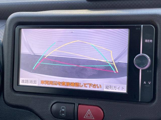 【バックカメラ】駐車時に後方がリアルタイム映像で確認できます。大型商業施設や立体駐車場での駐車時や、夜間のバック時に大活躍！運転スキルに関わらず、今や必須となった装備のひとつです！