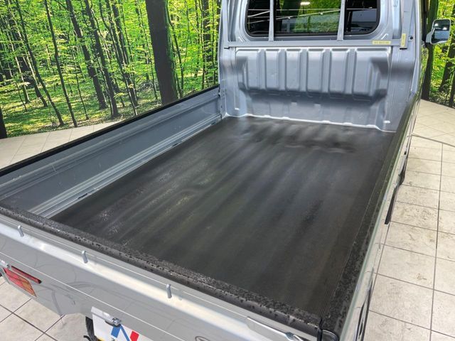 積み下ろしのしやすいデッキにはたっぷりと荷物を積み込んでいただけます。遊びから仕事まで、様々なシーンで頼れます♪