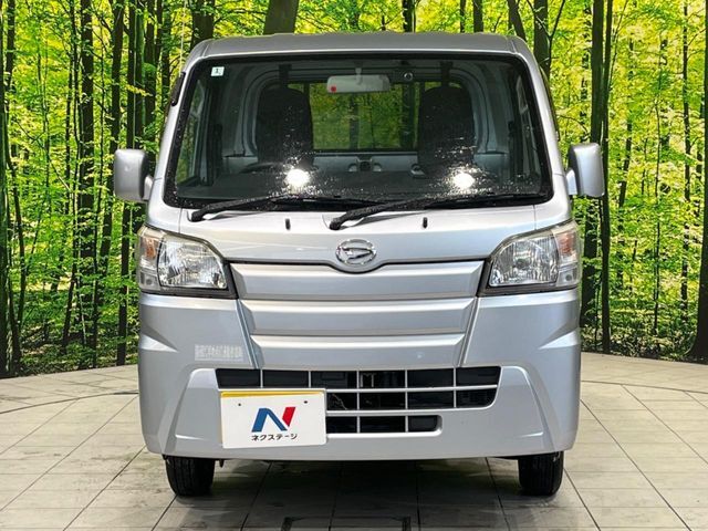 弊社では、全車『修復歴なし』のお車のみ取り扱っております。専任バイヤーによる厳選した仕入れの後、入庫後の車両チェックを行い、ネクステージが認定した高品質な中古車をご提供しております。