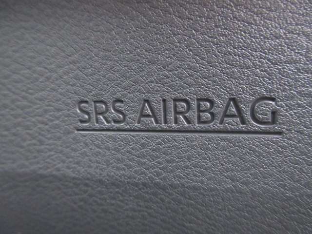 運転席にSRS二-エアバックシステムを採用