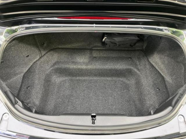 WECARSでは各商談席に大型モニターをご用意しております！見やすい大画面でゆったりと全国の在庫をご覧いただけます！是非ご来店お待ちしております！