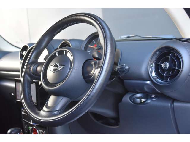 ステアリング：写真の内容に関してご不明点、ご質問等がございましたらお気軽に【 073-435-5300 】までお問い合わせください。