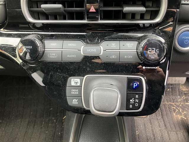 インパネシフトはハンドルから近いので運転しやすいです