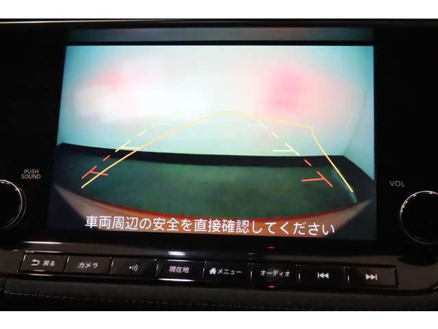 【バックカメラ】後方の映像がモニターで確認できます。駐車が苦手な方にお勧めの補助機能です。