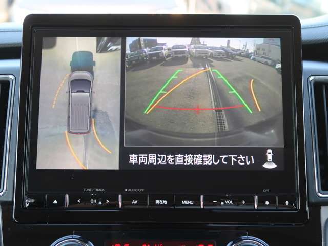 全方位カメラを装備。まるで空中真上から見たようなアングルで、駐車もスムーズにできます。