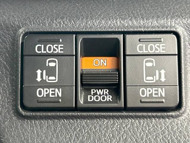 【両側パワースライドドア】スマートキーや運転席のスイッチで後席両側スライドドアの開閉が可能♪電動だから力を入れてドアを開ける必要が無く、小さなお子様でも簡単に開け閉めでき快適です♪