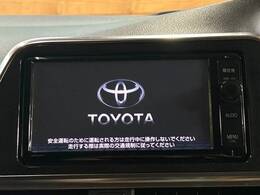 【純正ナビ】人気の純正ナビを装備しております。ナビの使いやすさはもちろん、オーディオ機能も充実！キャンプや旅行はもちろん、通勤や買い物など普段のドライブも楽しくなるはず♪