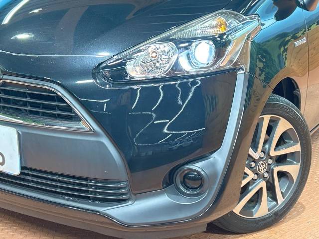 【LEDヘッドライト】悪天候や夜間走行時も良好な視界を確保し安心して運転できる高輝度LEDヘッドライトを装備！点灯速度が早く、消費電力も抑えられています。
