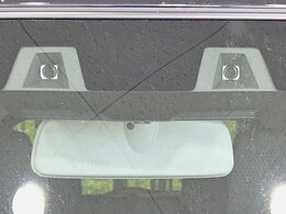 【スズキ　セーフティサポート】走行中に前方の車両等を認識し、衝突しそうな時は警報とブレーキで衝突回避と被害軽減をアシスト。より安全にドライブをお楽しみいただけます。