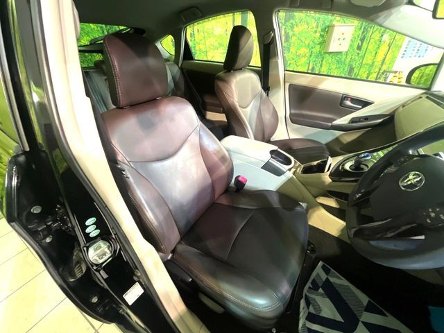 運転席シート廻りは使用感も少なく、良好な状態となっています。丁寧に使われていたことがよくわかりますね。