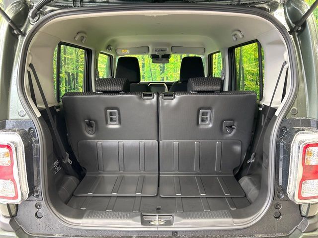 普段のお買い物や通勤、送迎等に十分な荷室スペースを確保しております。セカンドシートを倒すと、大きな荷物の積載も可能です♪