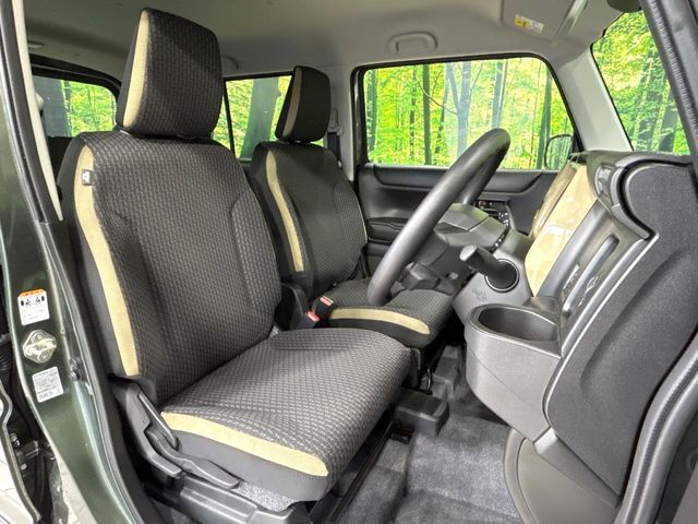 運転席シート廻りは使用感も少なく、良好な状態となっています。丁寧に使われていたことがよくわかりますね。