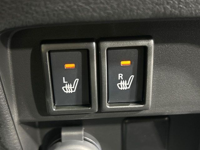 【シートヒーター】寒い日に重宝するシートヒーター！エアコンより早く温まってくれるので寒がりの人も安心ですね♪エアコンの温風は乾燥するから苦手、という方にもをおすすめです。