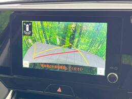 【バックカメラ】駐車時に後方がリアルタイム映像で確認できます。大型商業施設や立体駐車場での駐車時や、夜間のバック時に大活躍！運転スキルに関わらず、今や必須となった装備のひとつです！