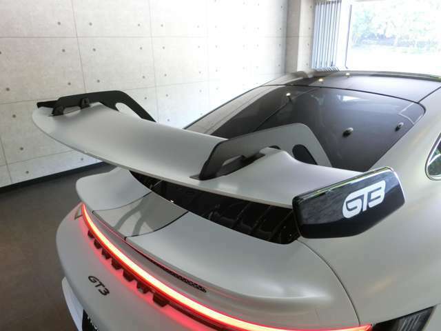 GMG　992　GT3　リアウィング　Risers　エクスクルーシブデザインテールライト