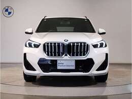 ☆BMWの代名詞とも言える【キドニーグリル】一目見ただけでBMW車であると認識できる確固たるアイコンとして存在感を放ちます☆