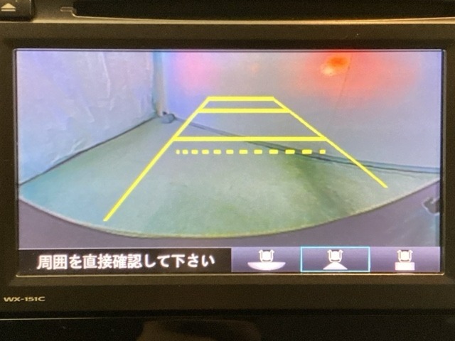 バックでの車庫入れも安心です！　リアカメラが付いているバックモニター付のディスプレイ・オーディオです。操作線もついており距離感も画面から確認できます。