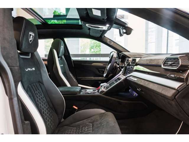 Full Electric Front Seats with ventilation and massage