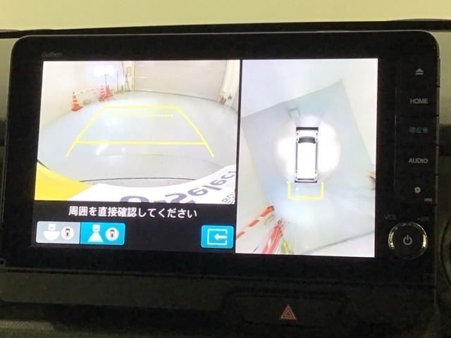 リバースギアに入れるだけで後方の表示へ切り替わります。夜間や雨の日の駐車も楽になりますよ。