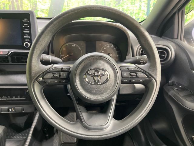 インテリアに合わせたデザインのステアリングは、運転される方のことも考え、運転しやすい形状、大きさです。是非一度、実際に触ってお確かめください。