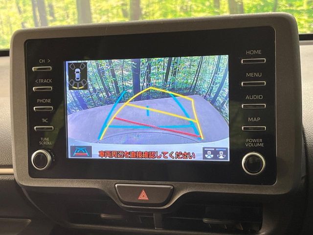 【バックカメラ】駐車時に後方がリアルタイム映像で確認できます。大型商業施設や立体駐車場での駐車時や、夜間のバック時に大活躍！運転スキルに関わらず、今や必須となった装備のひとつです！