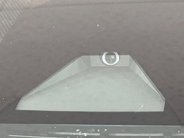【トヨタセーフティセンス】走行中に前方の車両等を認識し、衝突しそうな時は警報とブレーキで衝突回避と被害軽減をアシスト。より安全にドライブをお楽しみいただけます。