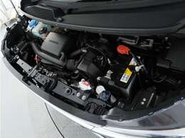 エンジンは車の心臓部分です。このエンジンルームが汚いとトラブルの基になります。当店は専用の液剤を使って徹底的に綺麗にします。