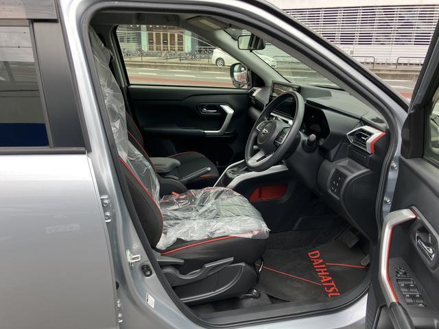 ご納車前には、法定12ヶ月点検相当の点検を実施いたします。プロの整備スタッフが点検をするので、安心して中古車にお乗りいただけます。