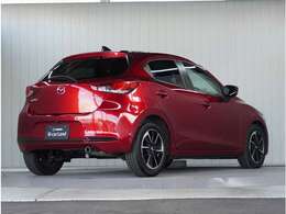 【美しいボディライン】普遍的な美しさが大人の感性を刺激します。シンプルでありながら豊かな美しさが輝く、マツダの新たなエレガンスがここにあります。