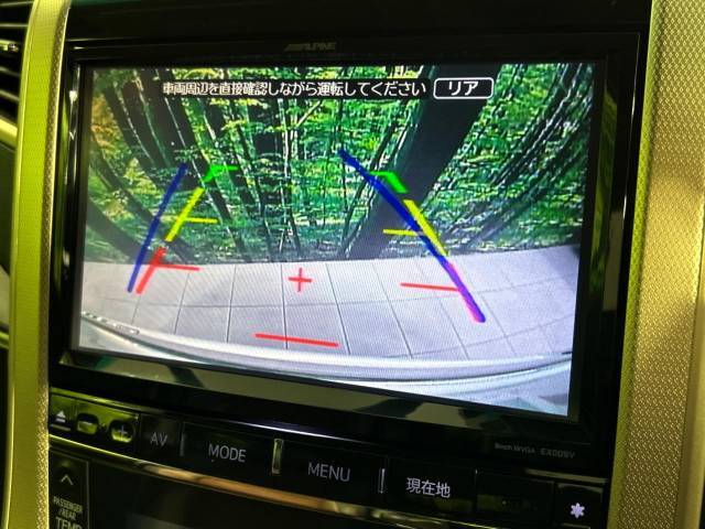 【バックカメラ】駐車時に後方がリアルタイム映像で確認できます。大型商業施設や立体駐車場での駐車時や、夜間のバック時に大活躍！運転スキルに関わらず、今や必須となった装備のひとつです！