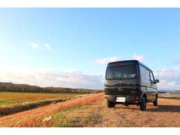 少数精鋭による人件費の圧縮と、仕入れた車の再生費（整備、鈑金塗装等）を自社で賄うということでコストコントロールを行い、良質な車をお求めやすい価格で提供することに成功しました。