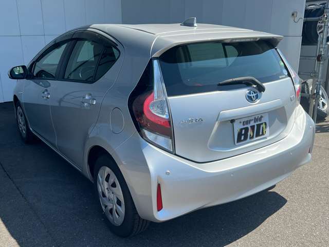 外装は専任のスタッフが真心込めて、念入りに洗車を行い、丁寧にワックス磨きをしておりますので、ピカピカに仕上がっております☆お好みでコーティングなども別途承ります。